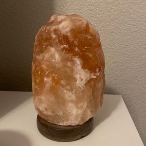 Pink Himalayan salt lamp